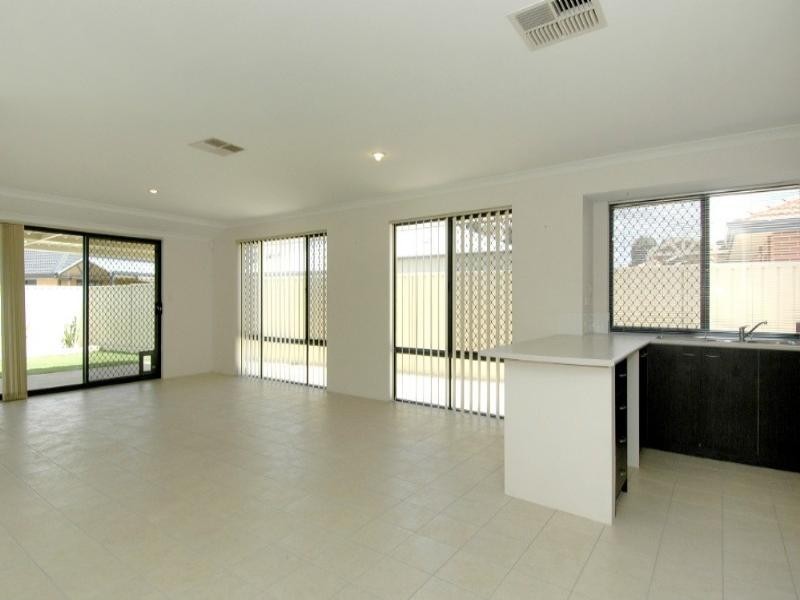 33 Milano Loop, Seville Grove WA 6112