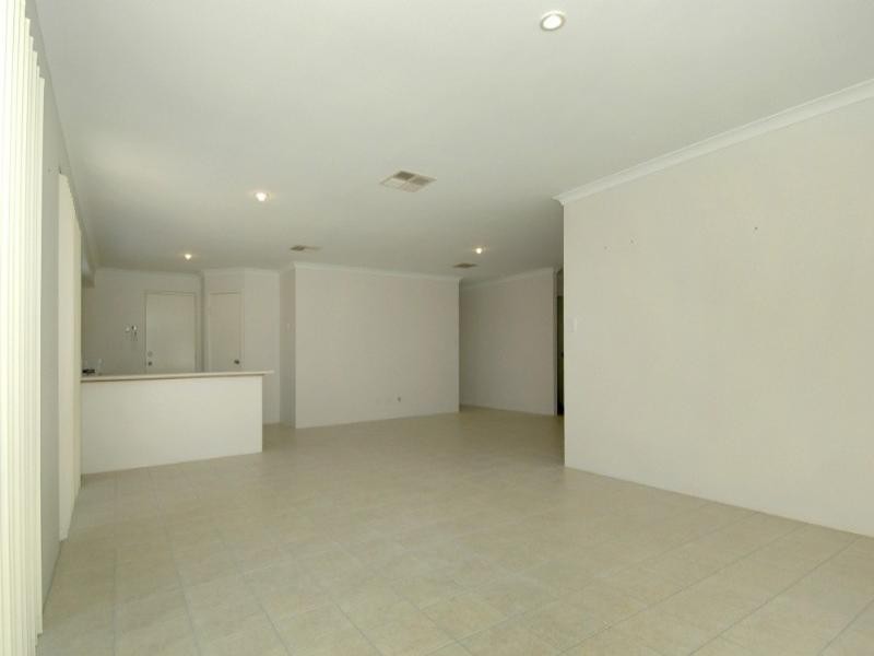 33 Milano Loop, Seville Grove WA 6112