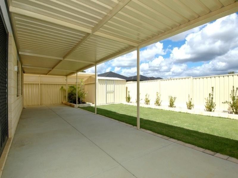 33 Milano Loop, Seville Grove WA 6112