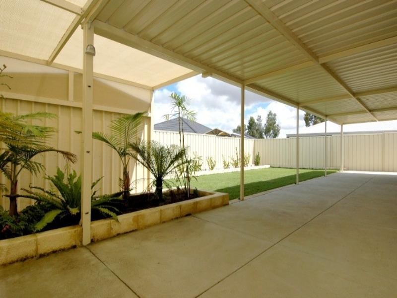 33 Milano Loop, Seville Grove WA 6112