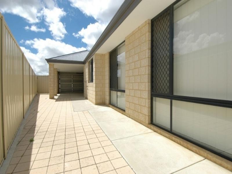 33 Milano Loop, Seville Grove WA 6112