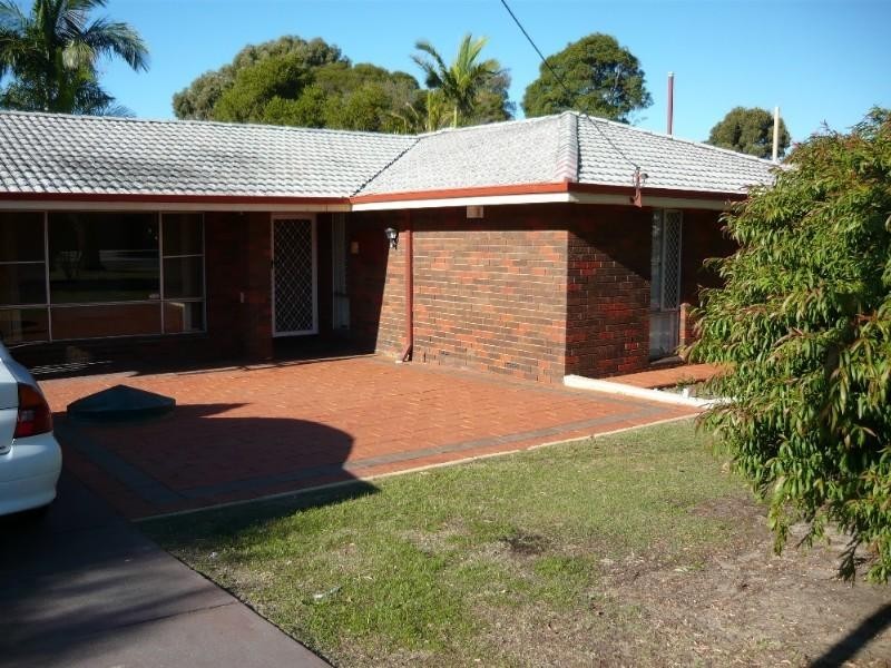 8 Sutherland Drive, Thornlie WA 6108