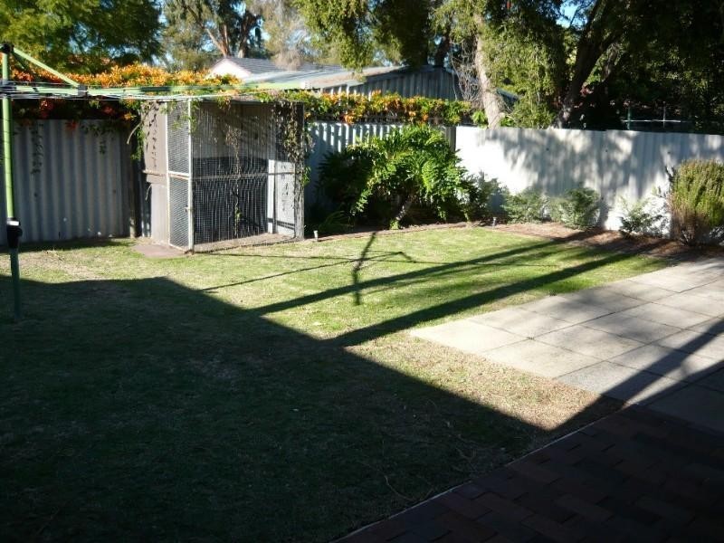 8 Sutherland Drive, Thornlie WA 6108