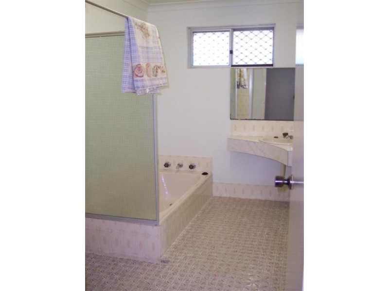 8 Sutherland Drive, Thornlie WA 6108