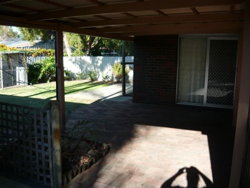 8 Sutherland Drive, Thornlie WA 6108