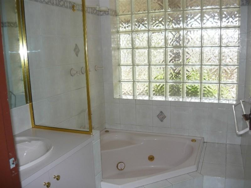 100 Pitchford Avenue, Maddington WA 6109