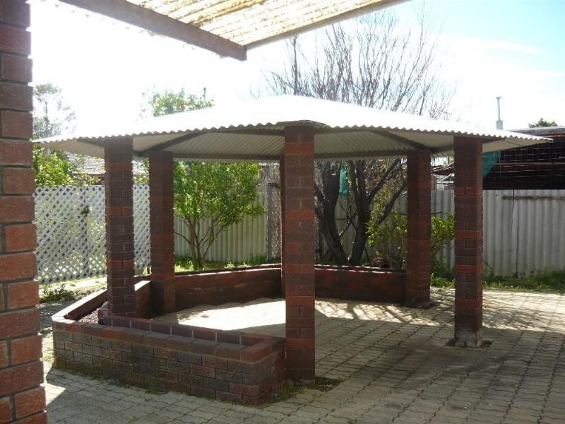 100 Pitchford Avenue, Maddington WA 6109