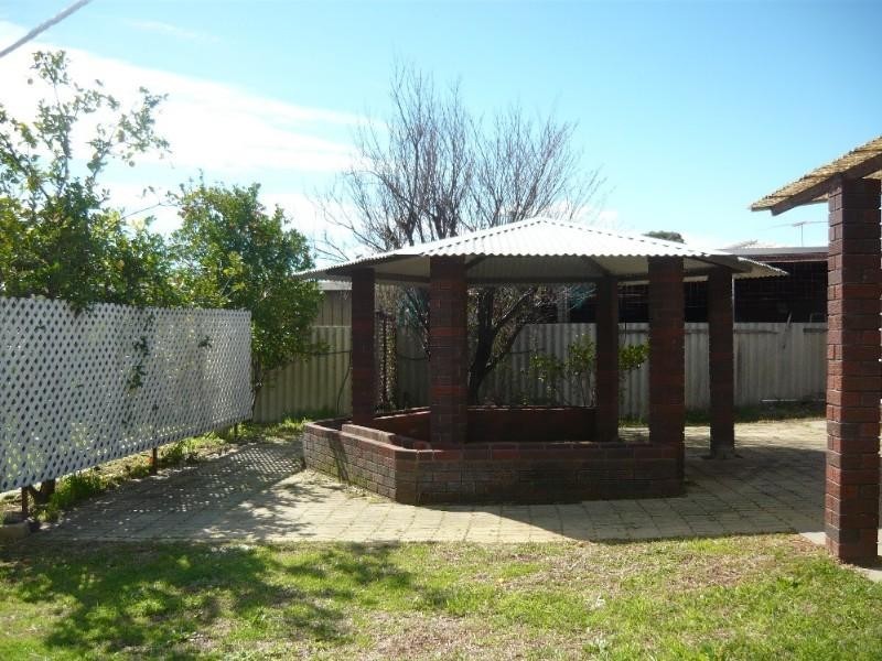 100 Pitchford Avenue, Maddington WA 6109