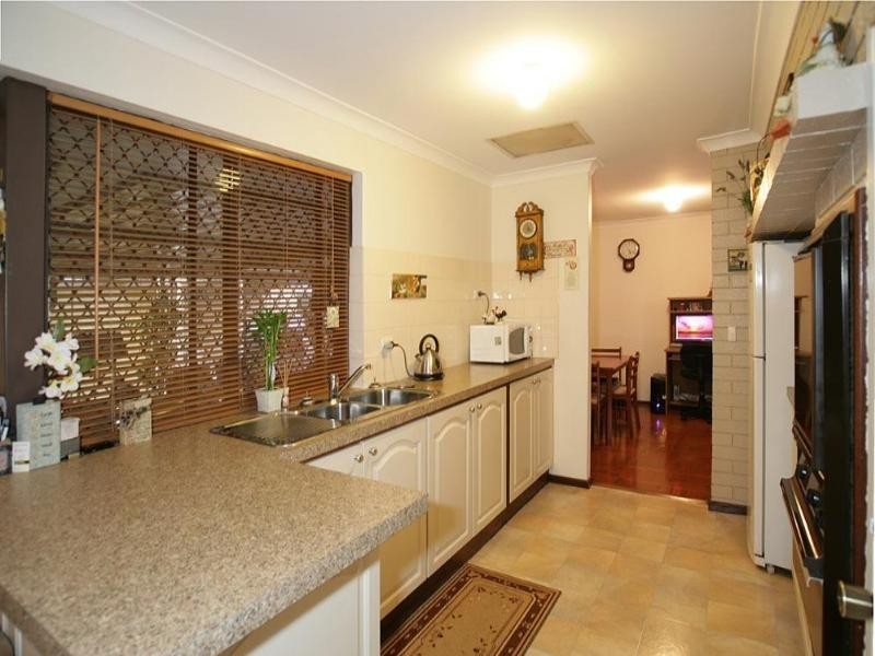 11 Gascoyne Drive, Gosnells WA 6110
