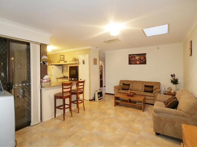 11 Gascoyne Drive, Gosnells WA 6110
