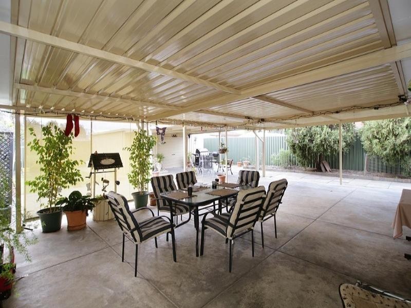 11 Gascoyne Drive, Gosnells WA 6110