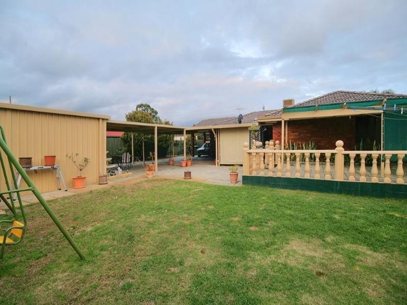 11 Gascoyne Drive, Gosnells WA 6110