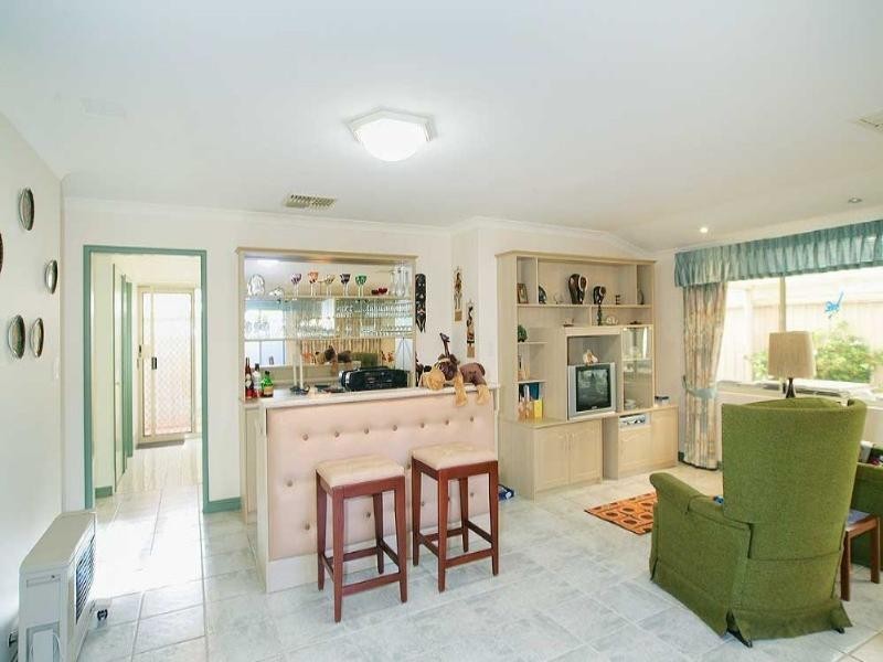 12 Belaring Place, Kenwick WA 6107
