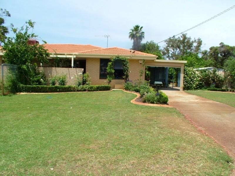 2A Bainton Road, Thornlie WA 6108