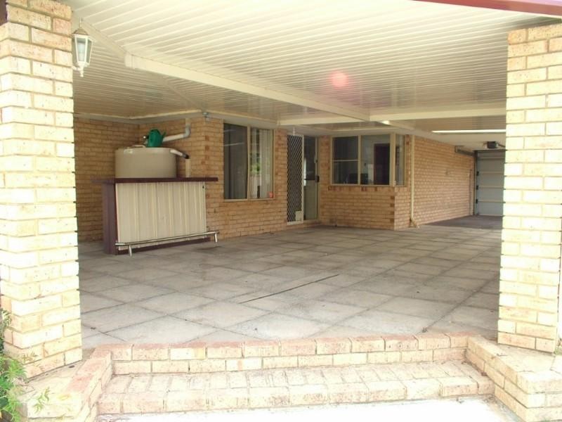 11 Aldington Street, Maddington WA 6109