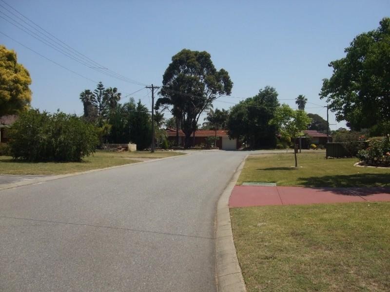 4b Edgley Place, Thornlie WA 6108