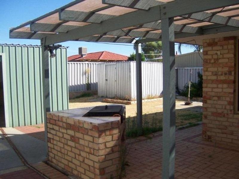 77 San Jacinta Road, Seville Grove WA 6112