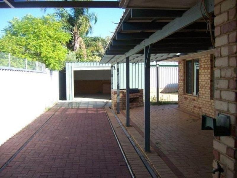 77 San Jacinta Road, Seville Grove WA 6112