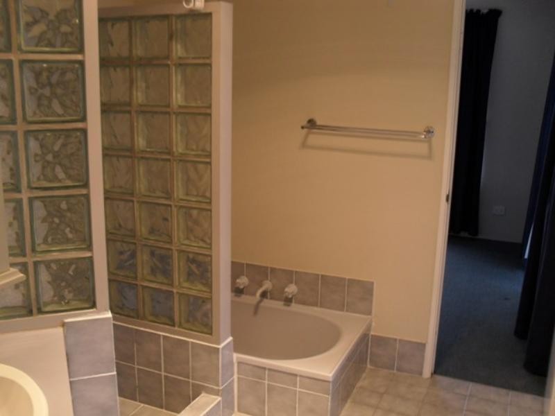 136 Challis Road, Seville Grove WA 6112