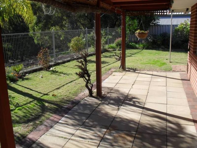 5 Windsor Drive, Gosnells WA 6110