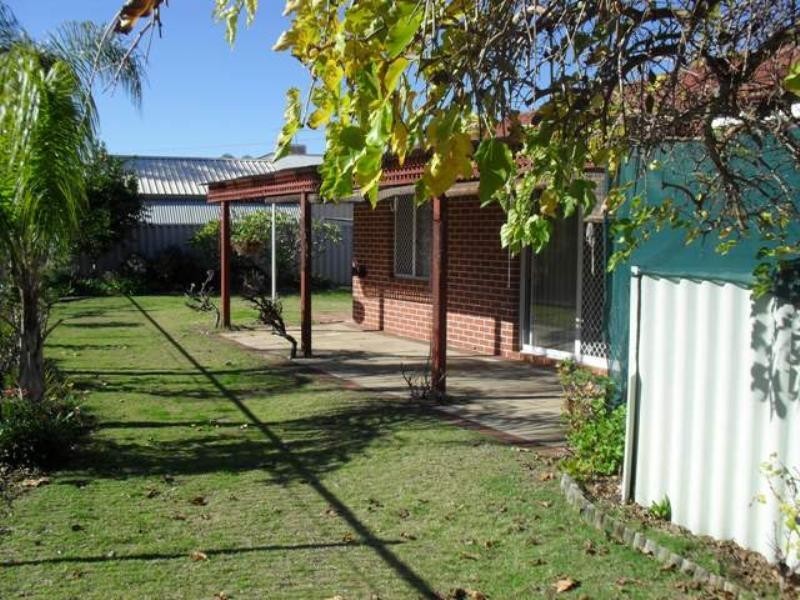 5 Windsor Drive, Gosnells WA 6110