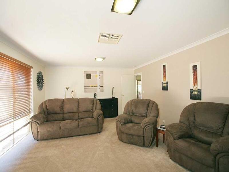 10 Kestrel Way, Thornlie WA 6108