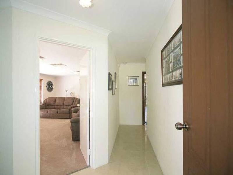 10 Kestrel Way, Thornlie WA 6108