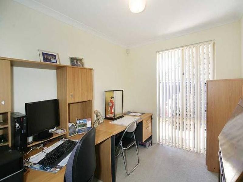 10 Kestrel Way, Thornlie WA 6108