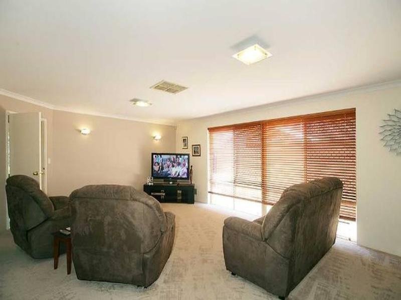 10 Kestrel Way, Thornlie WA 6108