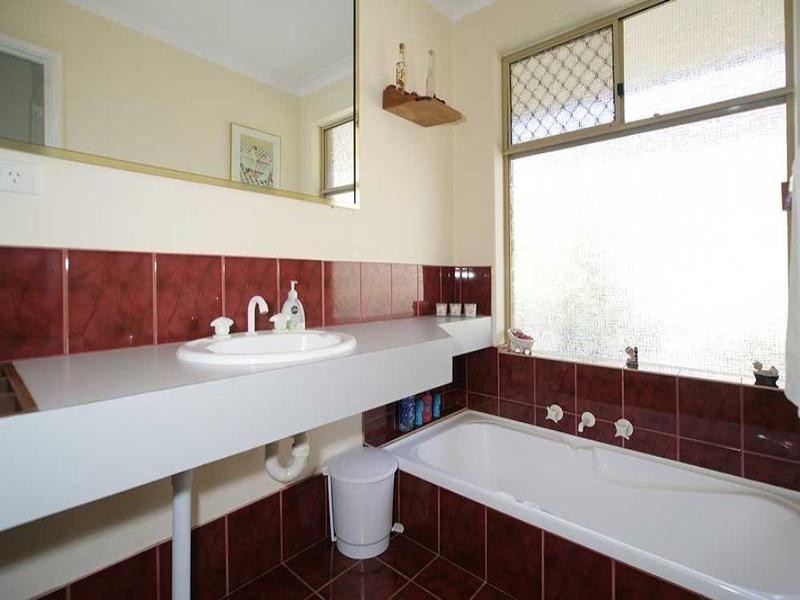 10 Kestrel Way, Thornlie WA 6108