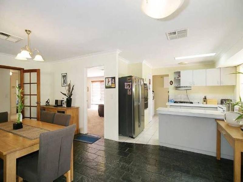 10 Kestrel Way, Thornlie WA 6108