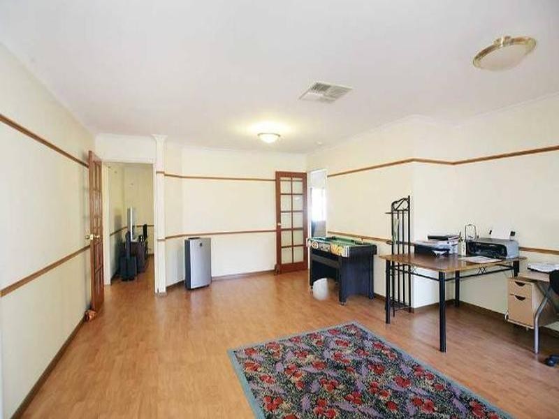 11 Cardiff Loop, Huntingdale WA 6110