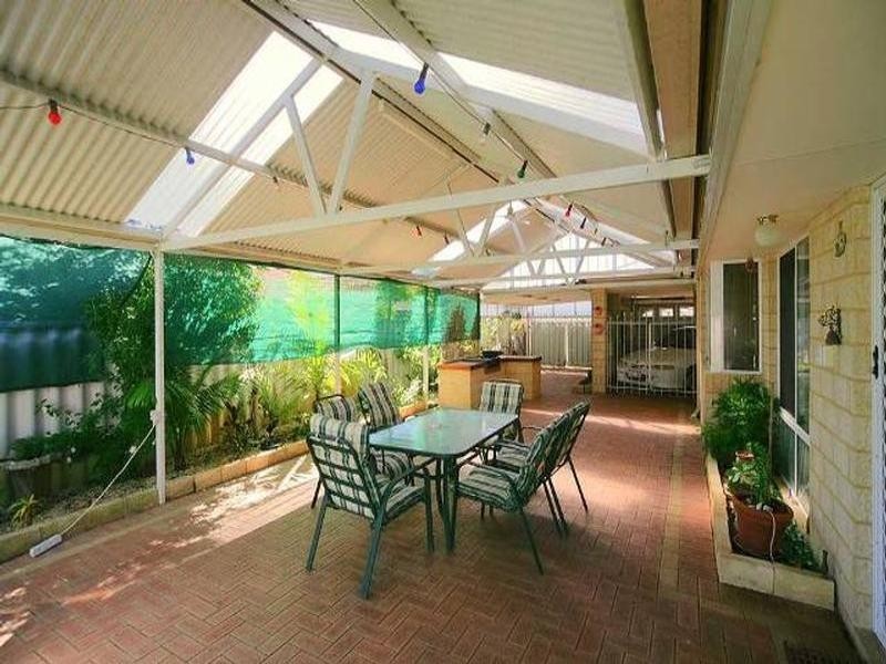 11 Cardiff Loop, Huntingdale WA 6110