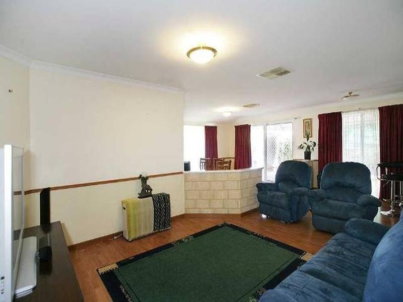 11 Cardiff Loop, Huntingdale WA 6110