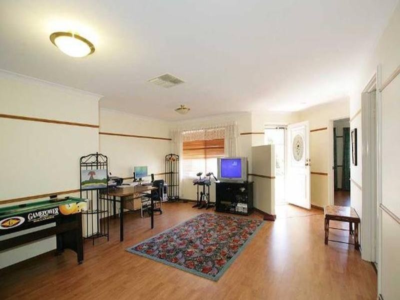 11 Cardiff Loop, Huntingdale WA 6110