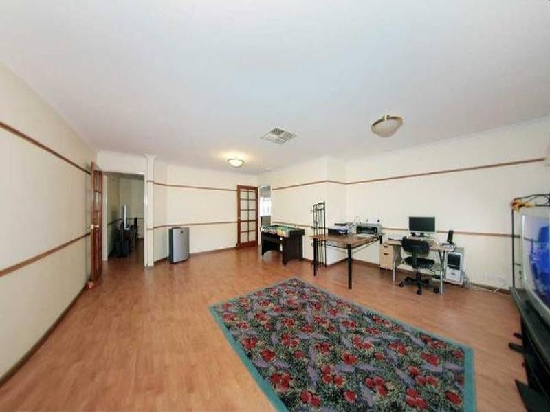 11 Cardiff Loop, Huntingdale WA 6110