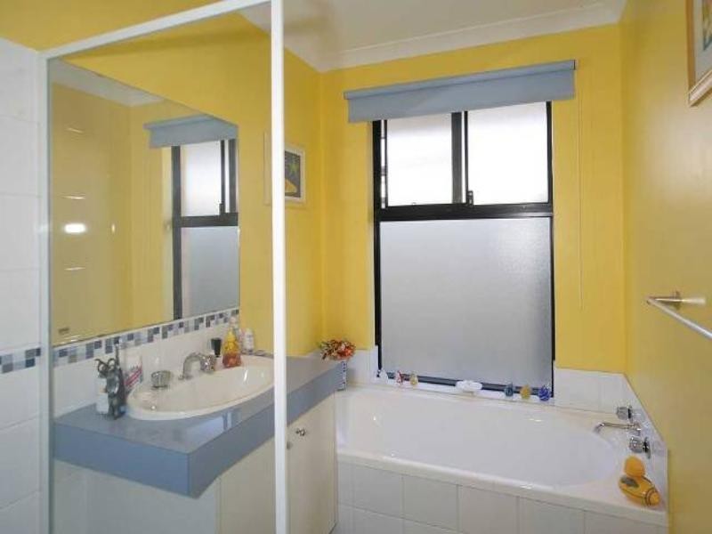 15 Glenfin Road, Seville Grove WA 6112