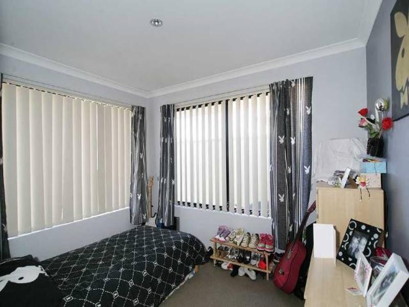 15 Glenfin Road, Seville Grove WA 6112