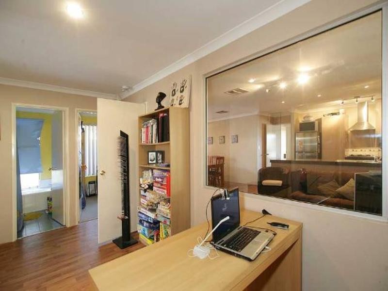 15 Glenfin Road, Seville Grove WA 6112