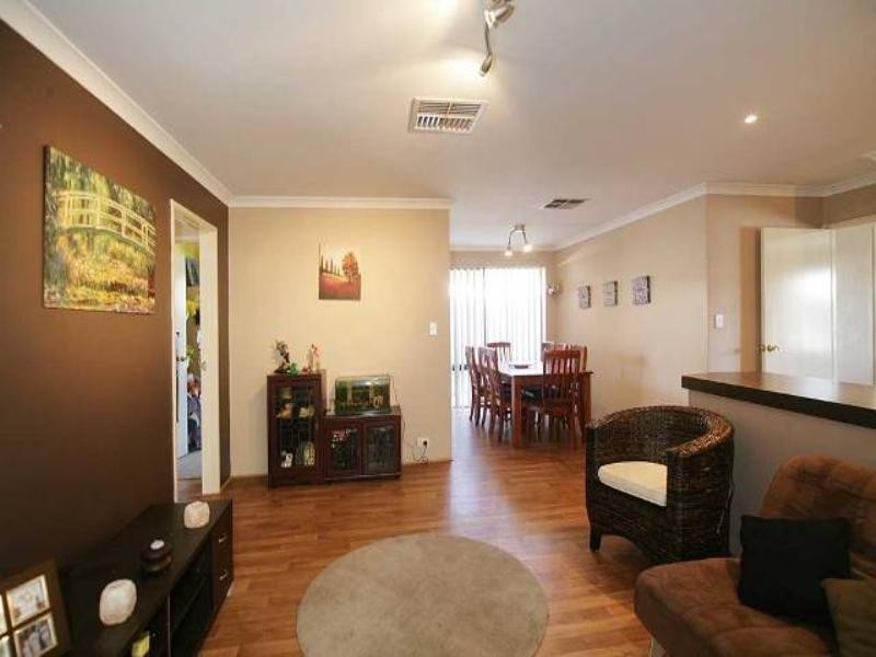 15 Glenfin Road, Seville Grove WA 6112