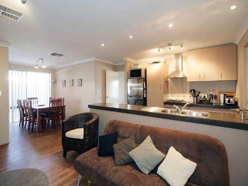 15 Glenfin Road, Seville Grove WA 6112