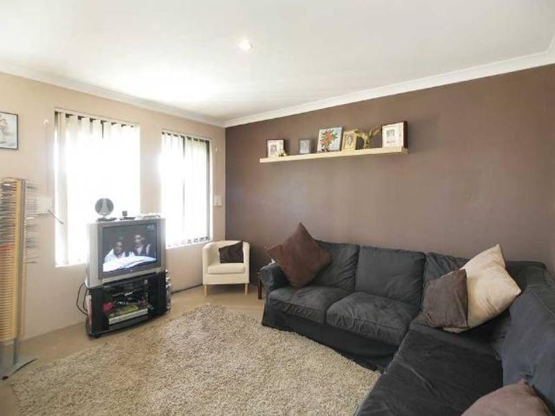 15 Glenfin Road, Seville Grove WA 6112