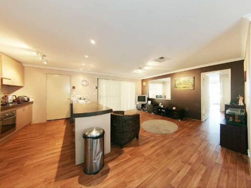 15 Glenfin Road, Seville Grove WA 6112