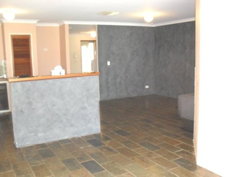 8 Torwood Close, Maddington WA 6109