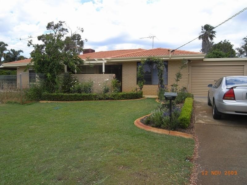 2A Bainton Road, Thornlie WA 6108