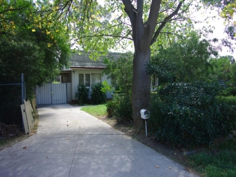 28 Robinhood Road, Armadale WA 6112