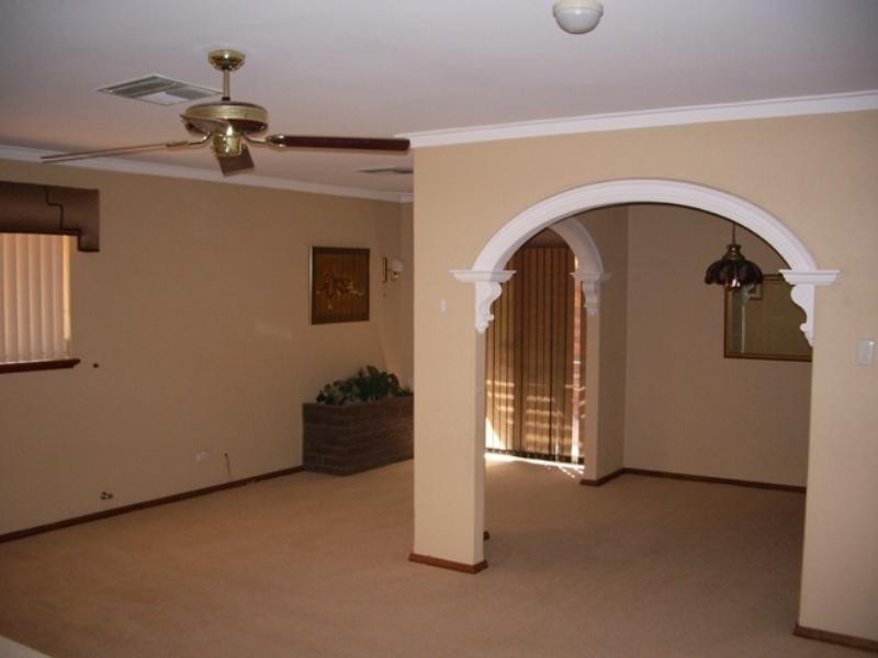 12 Reach Place, Huntingdale WA 6110