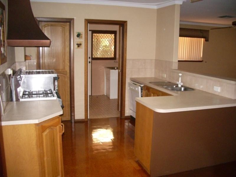 12 Reach Place, Huntingdale WA 6110