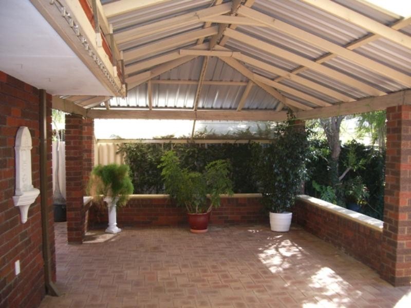 12 Reach Place, Huntingdale WA 6110