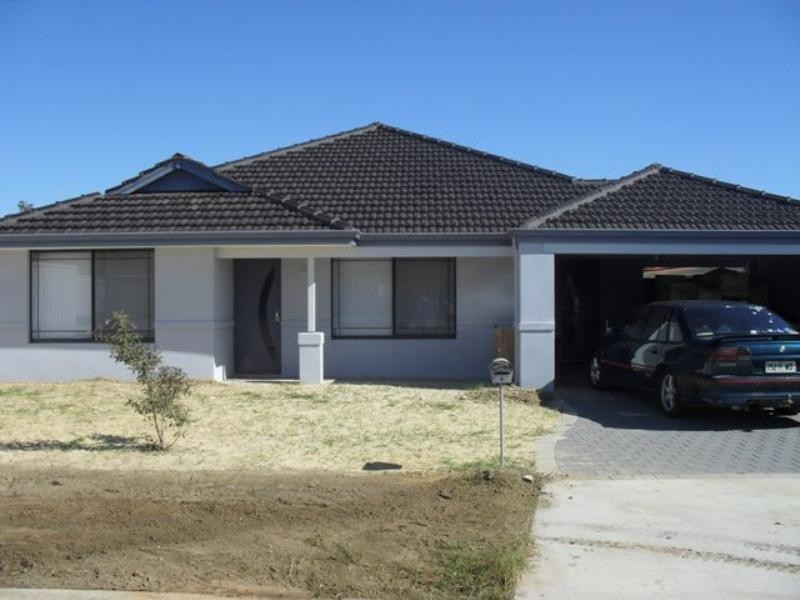 4 Morolo Street, Seville Grove WA 6112